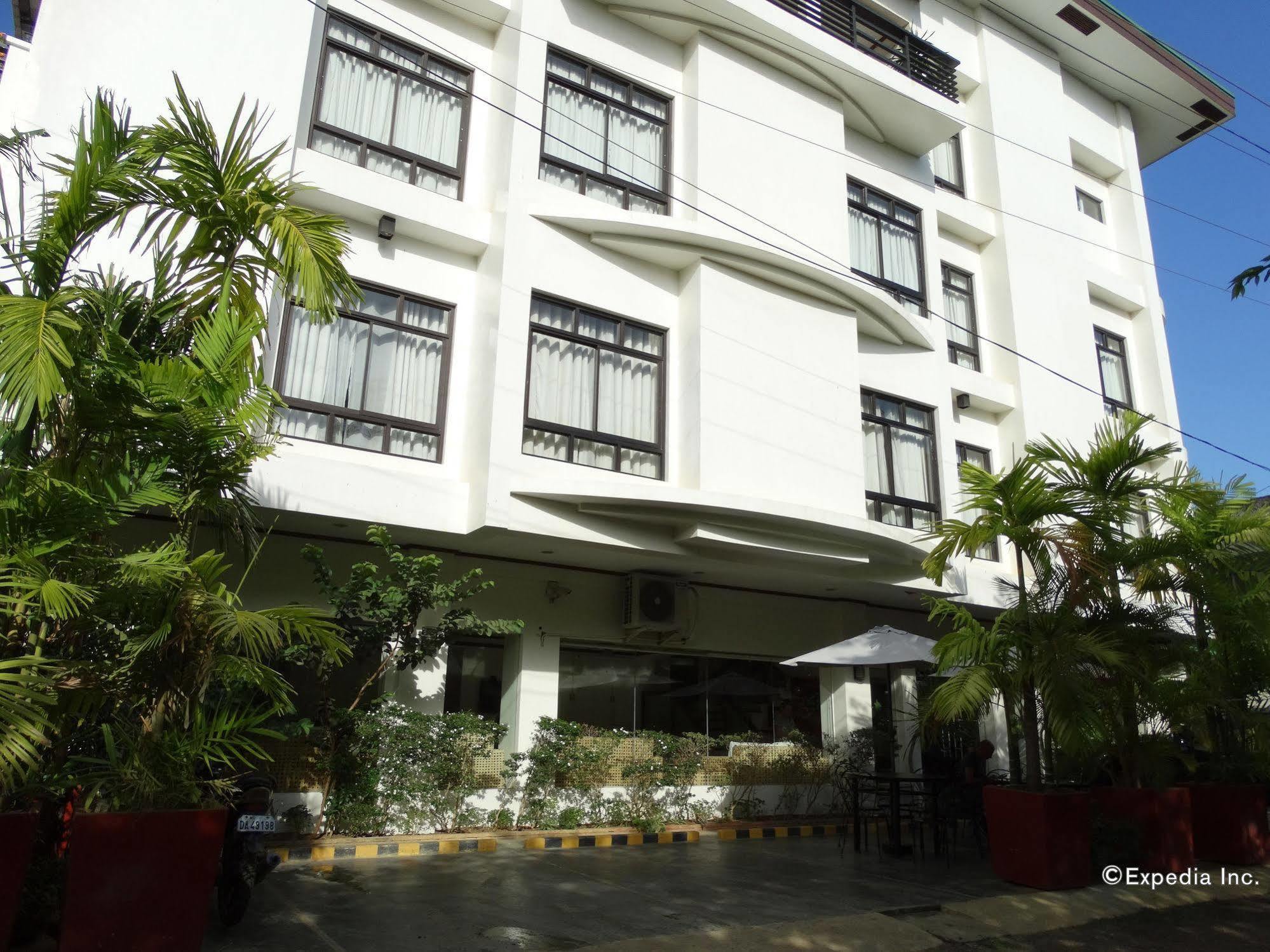 Ipil Suites Puerto Princesa Extérieur photo