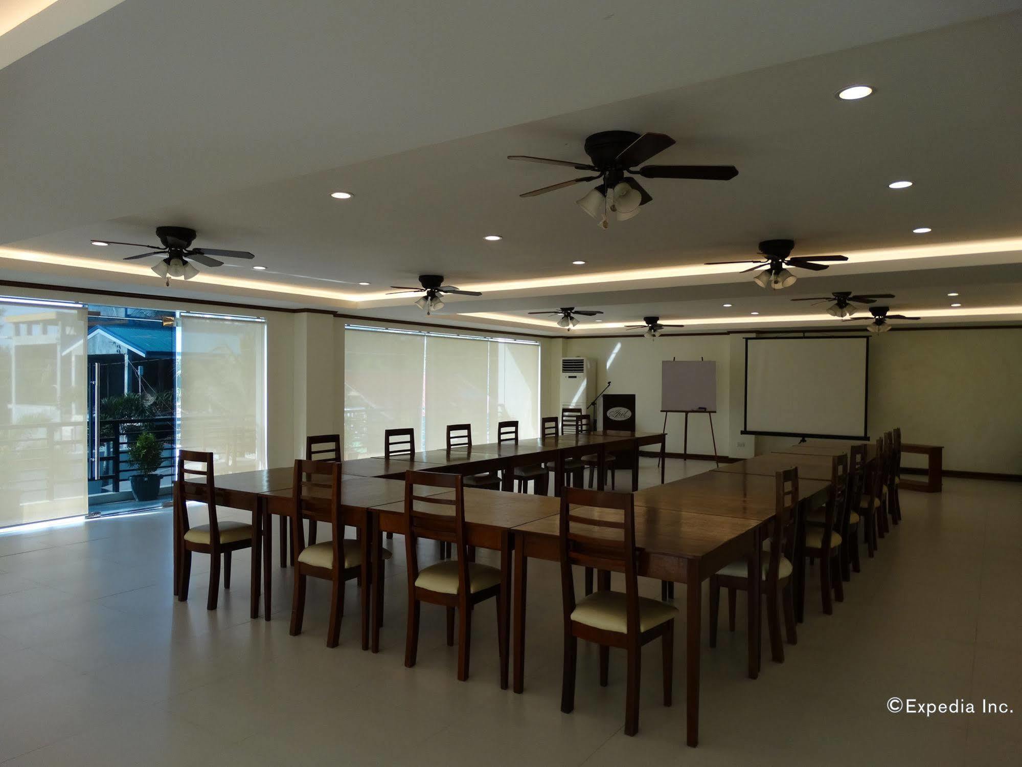 Ipil Suites Puerto Princesa Extérieur photo